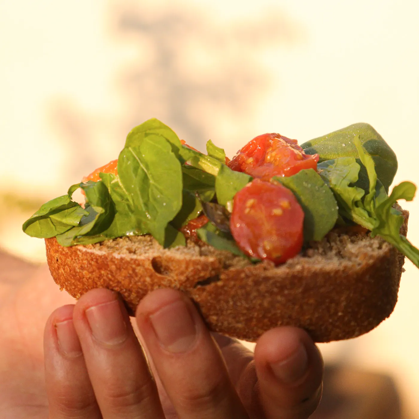 Bruschetta vegana fotografada para divulgação